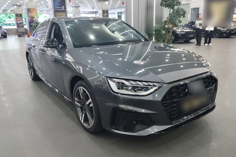 Used Audi A4L 2022 40 TFSI Luxury Dynamic Model Front Right 45 Deg