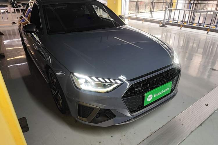 Used Audi A4L 2022 40 TFSI quattro RS Performance Package Front Right 45 Deg