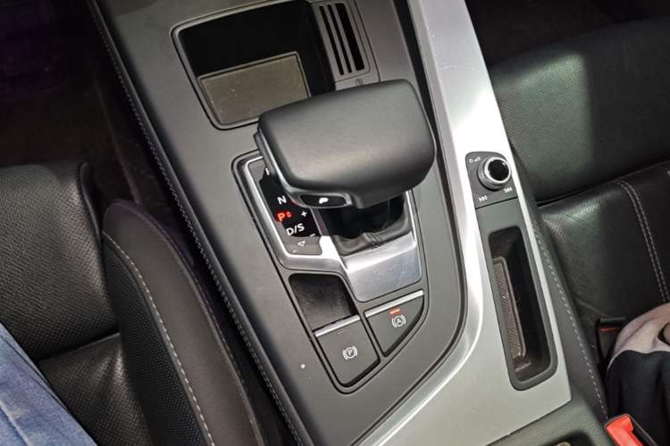 Used Audi A4L 2022 40 TFSI Luxury Dynamic Model Gear Lever