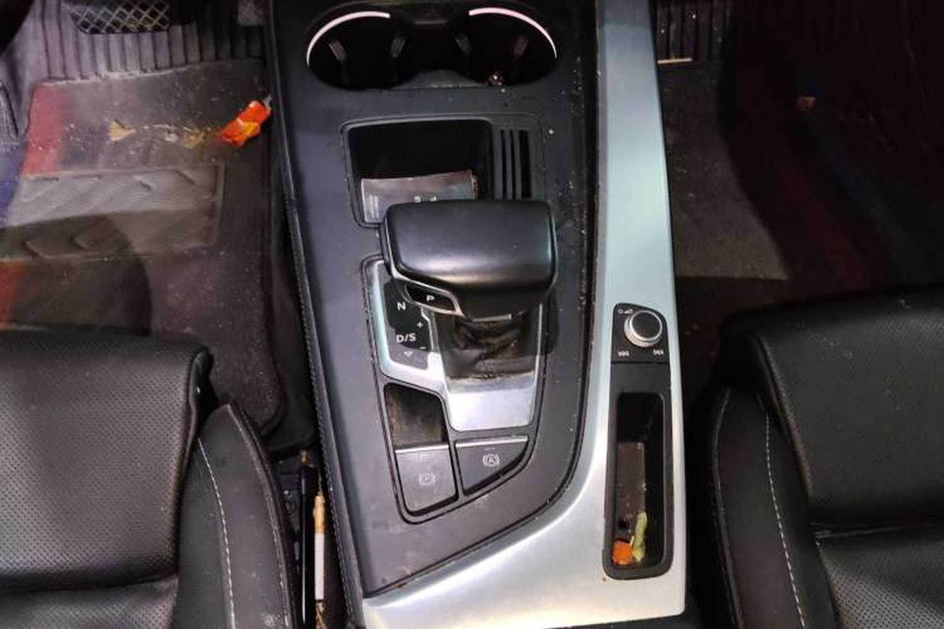 Used Audi A4L 2022 40 TFSI Luxury Dynamic Model Gear Lever