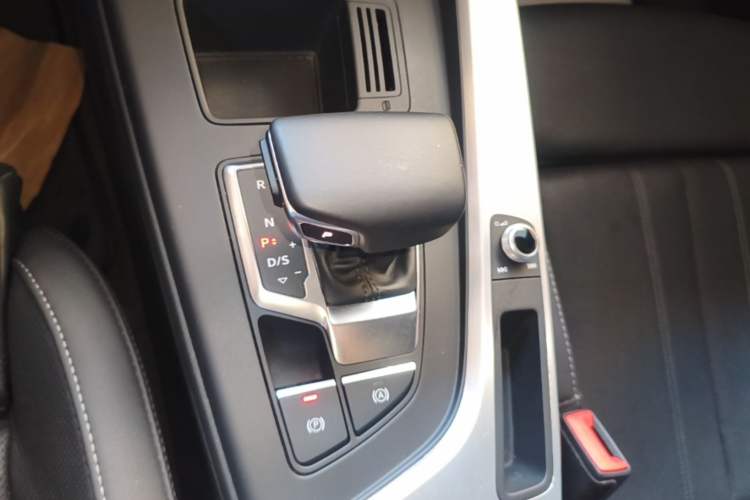 Used Audi A4L 2022 40 TFSI Fashion Dynamic Model Gear Lever