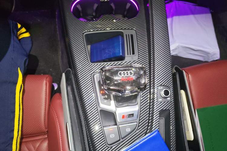 Used Audi A4L 2022 40 TFSI Fashion Dynamic Model Gear Lever