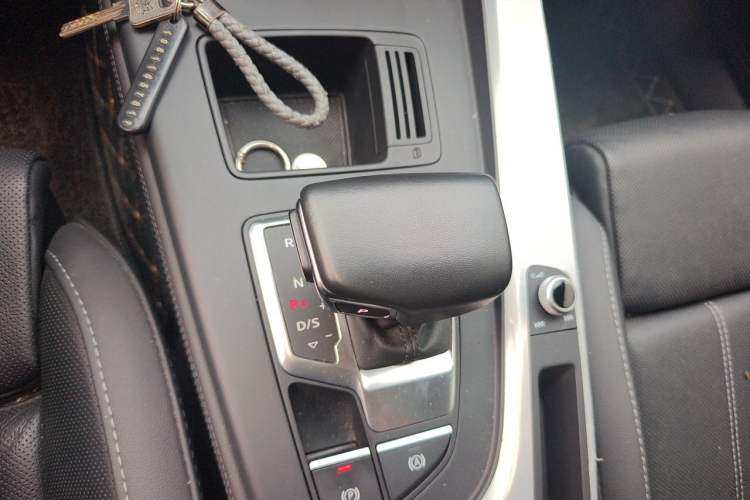 Used Audi A4L 2022 40 TFSI Luxury Dynamic Model Gear Lever