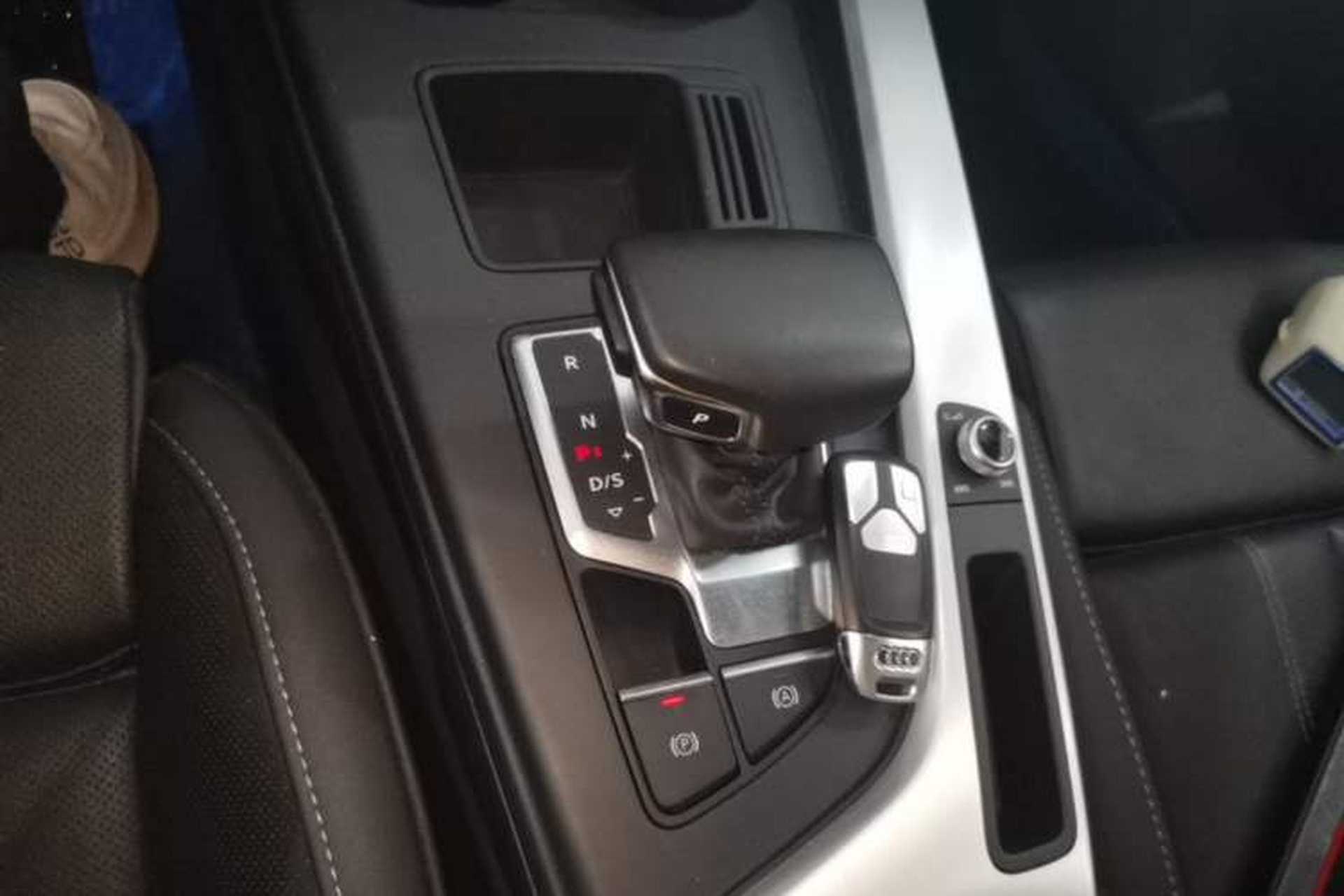 Used Audi A4L 2022 40 TFSI Luxury Dynamic Model Gear Lever