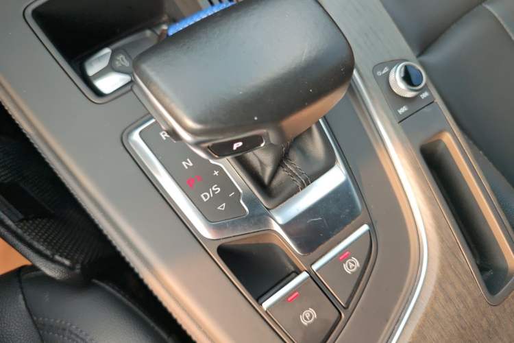 Used Audi A4L 2022 40 TFSI Stylish and Elegant Edition Gear Lever
