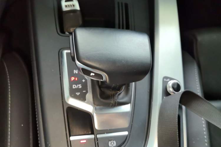 Used Audi A4L 2022 40 TFSI Fashion Dynamic Model Gear Lever