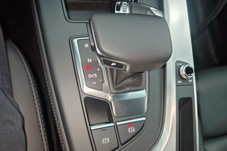 Used Audi A4L 2022 40 TFSI Fashion Dynamic Model Gear Lever