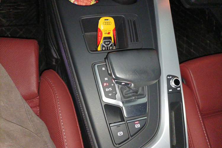 Used Audi A4L 2022 40 TFSI Luxury Dynamic Model Gear Lever
