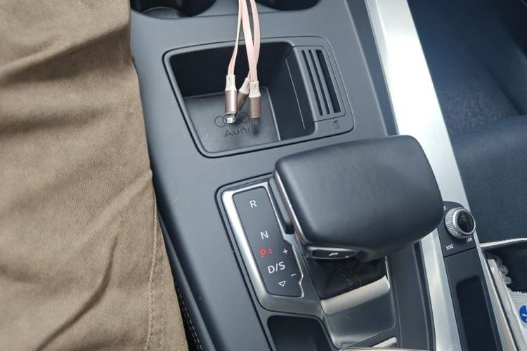 Used Audi A4L 2022 40 TFSI Luxury Dynamic Model Gear Lever
