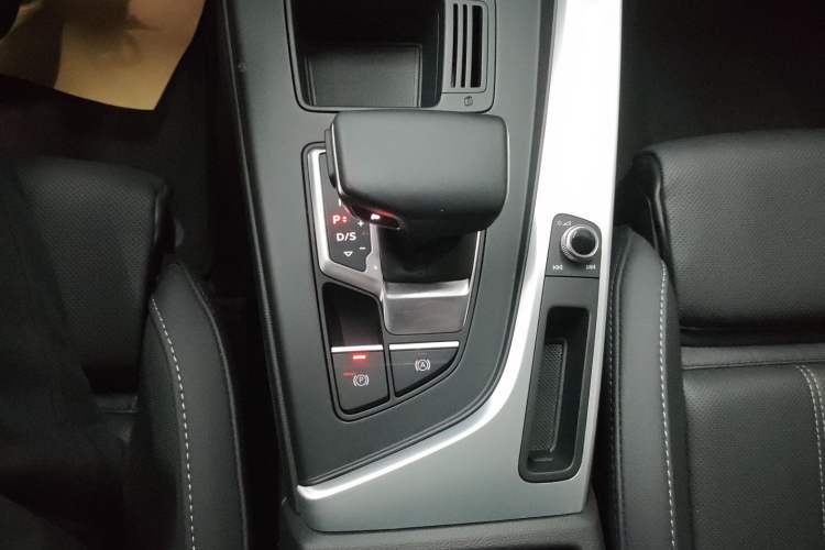 Used Audi A4L 2022 40 TFSI Fashion Dynamic Model Gear Lever