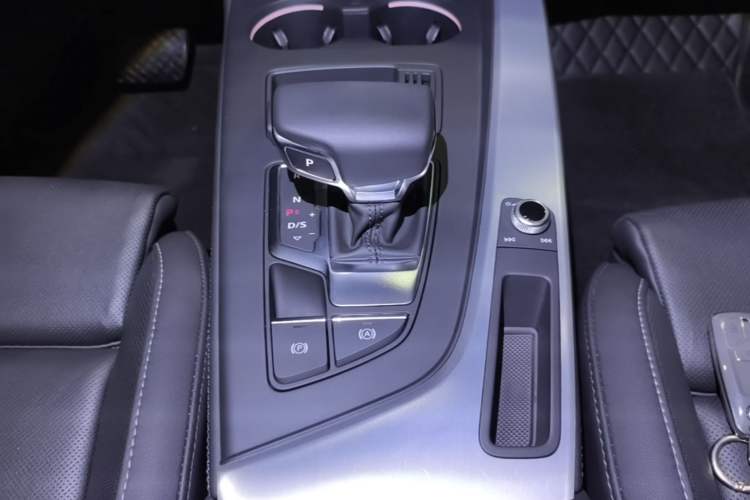 Used Audi A4L 2022 40 TFSI Luxury Dynamic Model Gear Lever