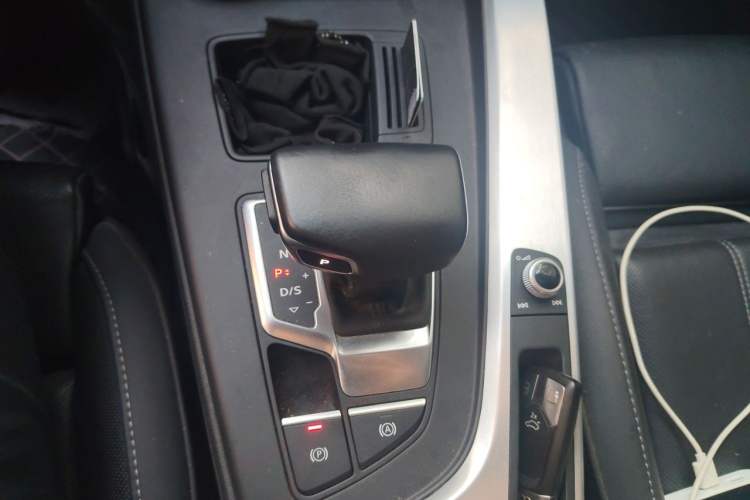 Used Audi A4L 2022 40 TFSI Fashion Dynamic Model Gear Lever