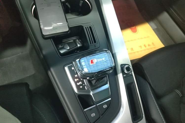 Used Audi A4L 2022 40 TFSI Luxury Dynamic Model Gear Lever