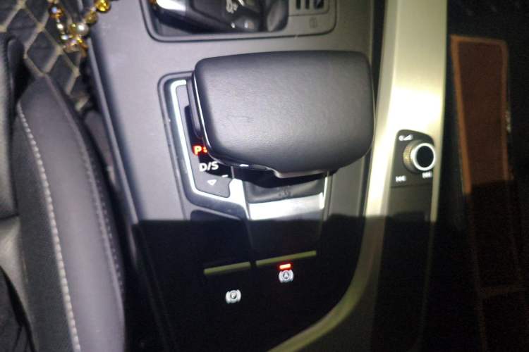 Used Audi A4L 2022 40 TFSI Fashion Dynamic Model Gear Lever