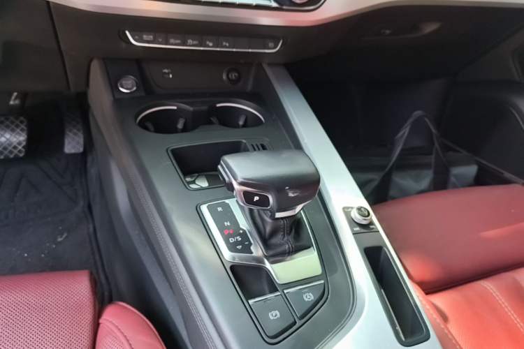 Used Audi A4L 2022 40 TFSI Luxury Dynamic Model Gear Lever