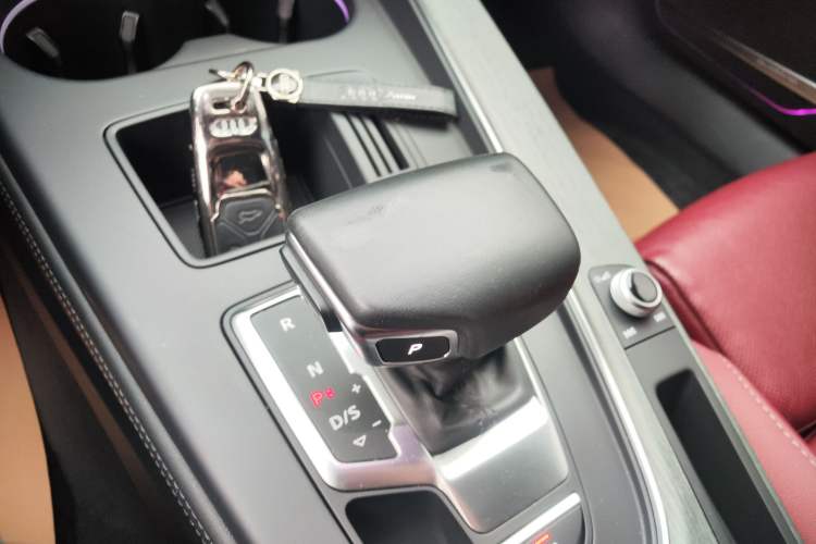 Used Audi A4L 2022 40 TFSI Luxury Dynamic Model Gear Lever