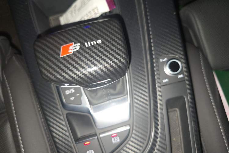 Used Audi A4L 2022 40 TFSI Luxury Dynamic Model Gear Lever