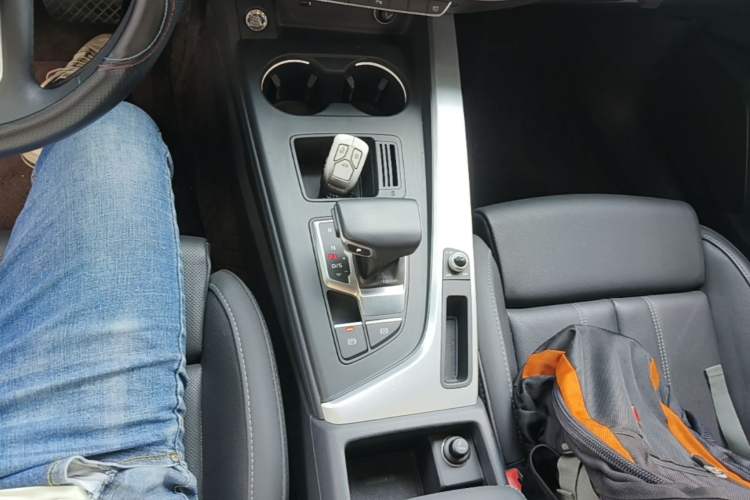 Used Audi A4L 2022 40 TFSI Fashion Dynamic Model Gear Lever