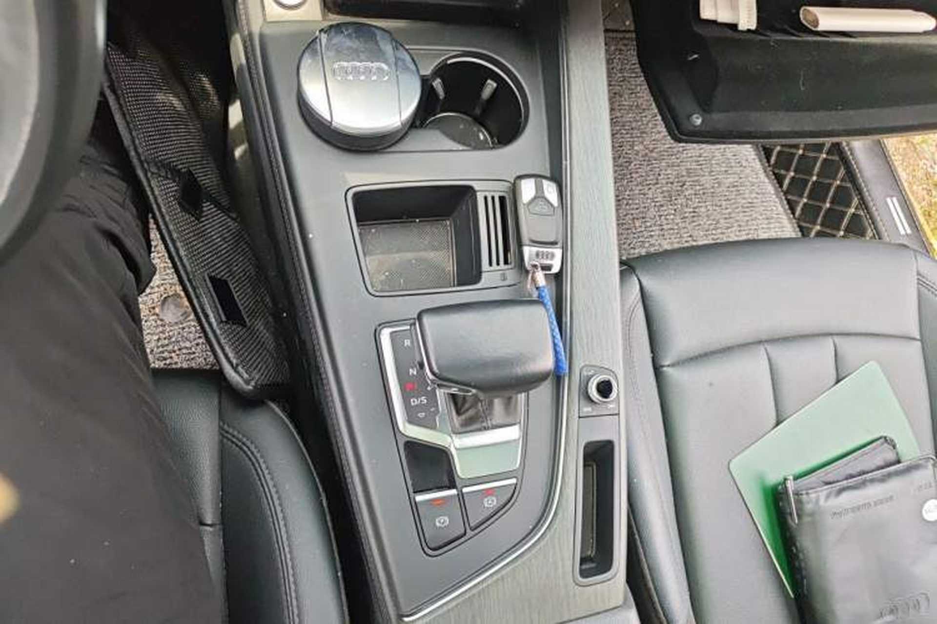 Used Audi A4L 2022 40 TFSI Stylish and Elegant Edition Gear Lever