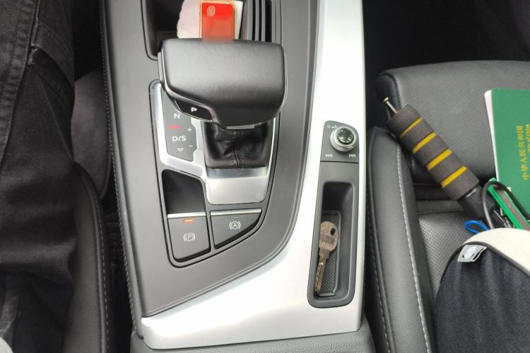 Used Audi A4L 2022 40 TFSI Luxury Dynamic Model Gear Lever