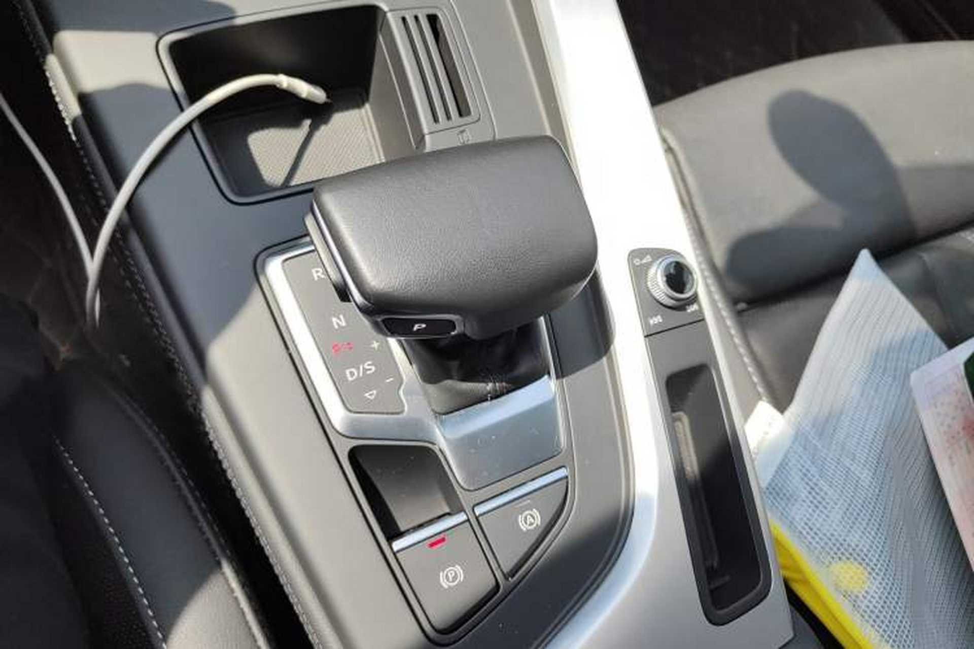 Used Audi A4L 2022 40 TFSI Luxury Dynamic Model Gear Lever