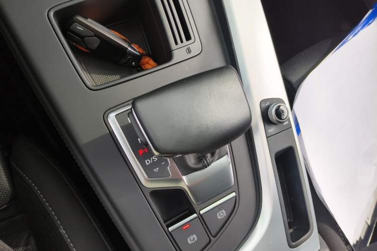 Used Audi A4L 2022 40 TFSI Luxury Dynamic Model Gear Lever