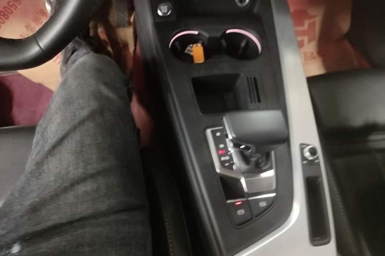 Used Audi A4L 2022 40 TFSI Luxury Dynamic Model Gear Lever