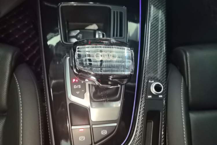 Used Audi A4L 2022 40 TFSI Luxury Dynamic Model Gear Lever