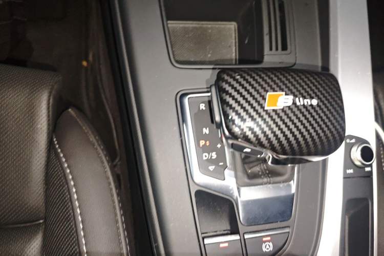 Used Audi A4L 2022 40 TFSI Fashion Dynamic Model Gear Lever