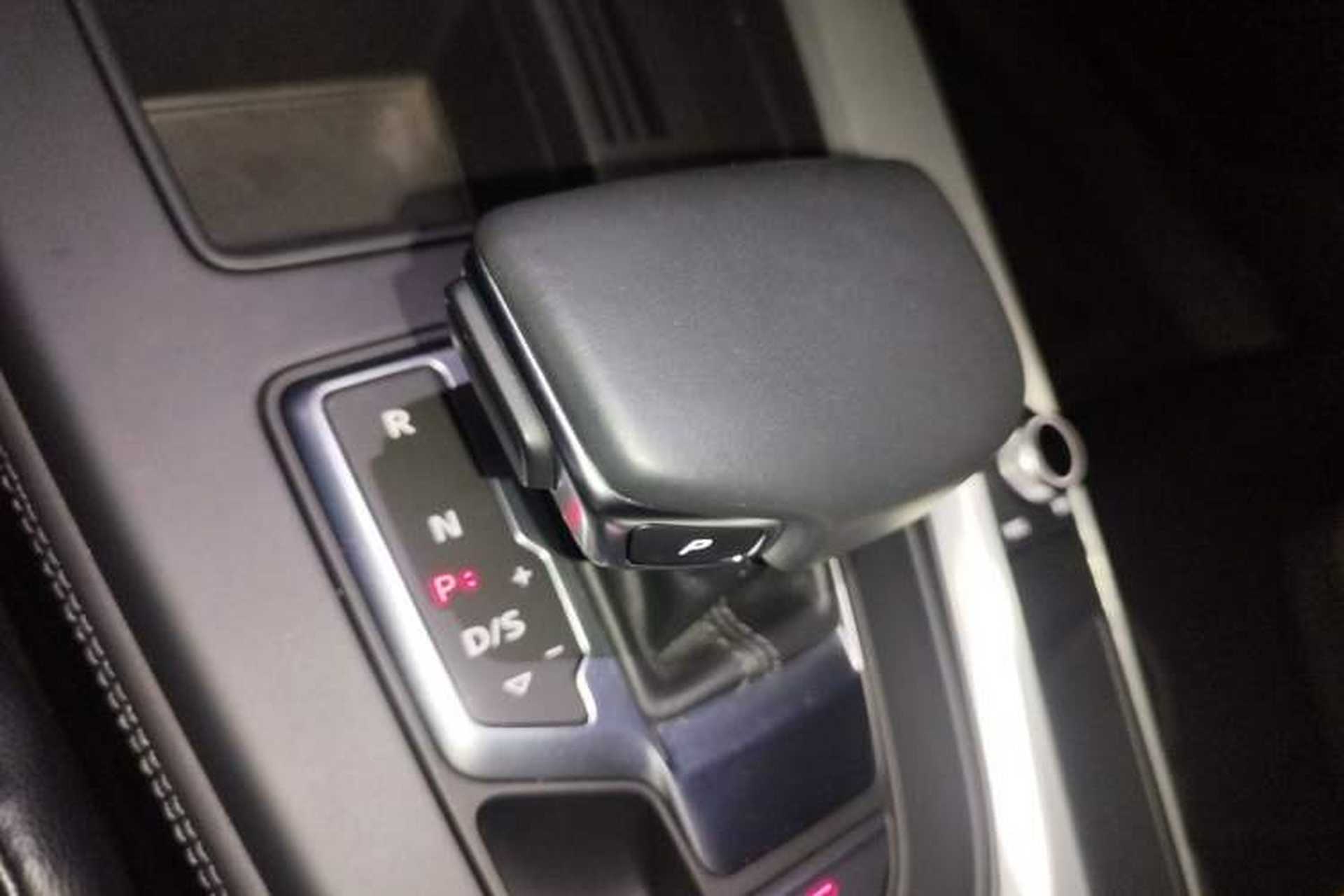 Used Audi A4L 2022 40 TFSI Luxury Dynamic Model Gear Lever