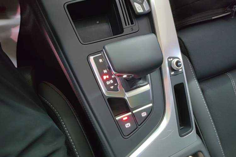 Used Audi A4L 2022 40 TFSI Fashion Dynamic Model Gear Lever
