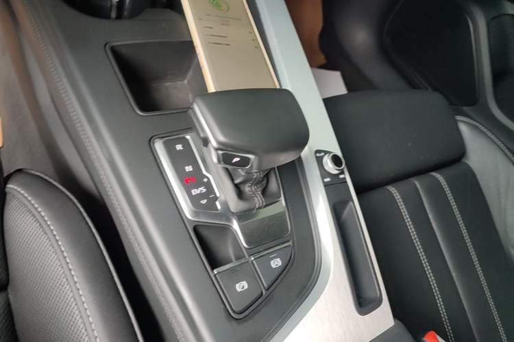 Used Audi A4L 2022 40 TFSI Fashion Dynamic Model Gear Lever