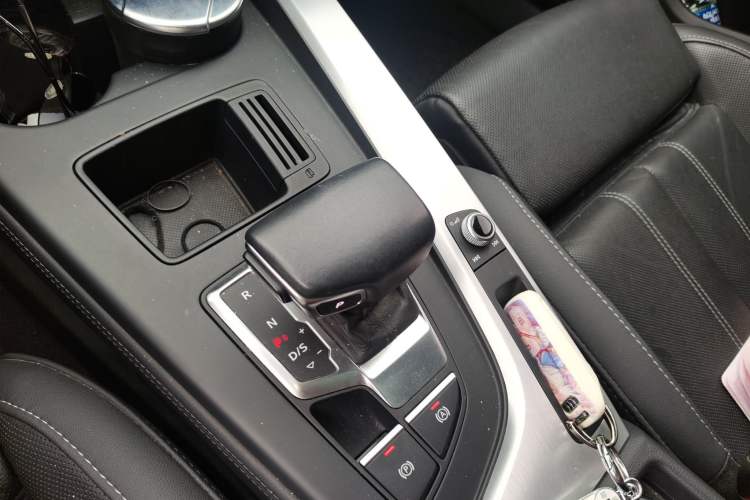 Used Audi A4L 2022 40 TFSI Luxury Dynamic Model Gear Lever