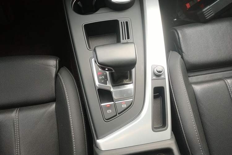 Used Audi A4L 2022 40 TFSI Fashion Dynamic Model Gear Lever