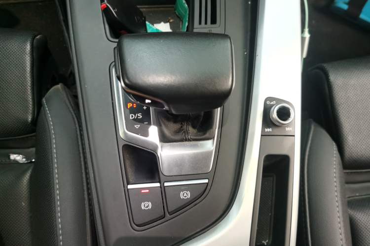 Used Audi A4L 2022 40 TFSI Fashion Dynamic Model Gear Lever