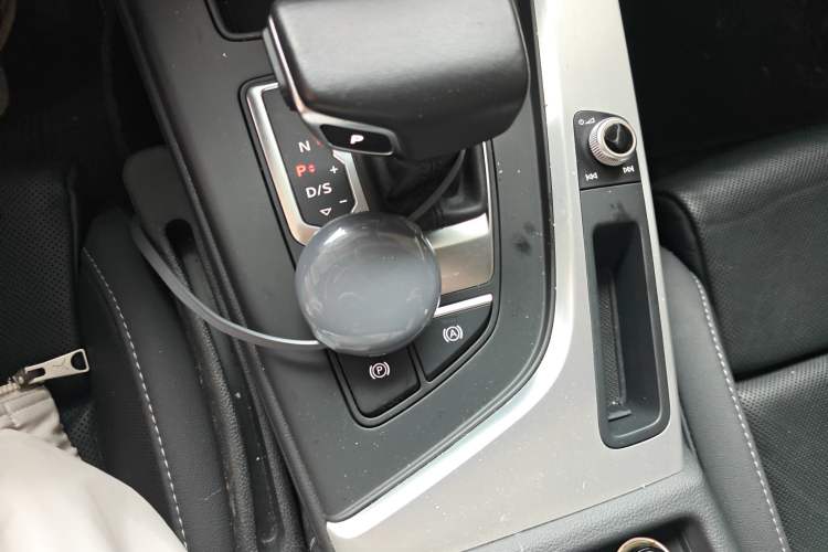 Used Audi A4L 2022 40 TFSI Fashion Dynamic Model Gear Lever