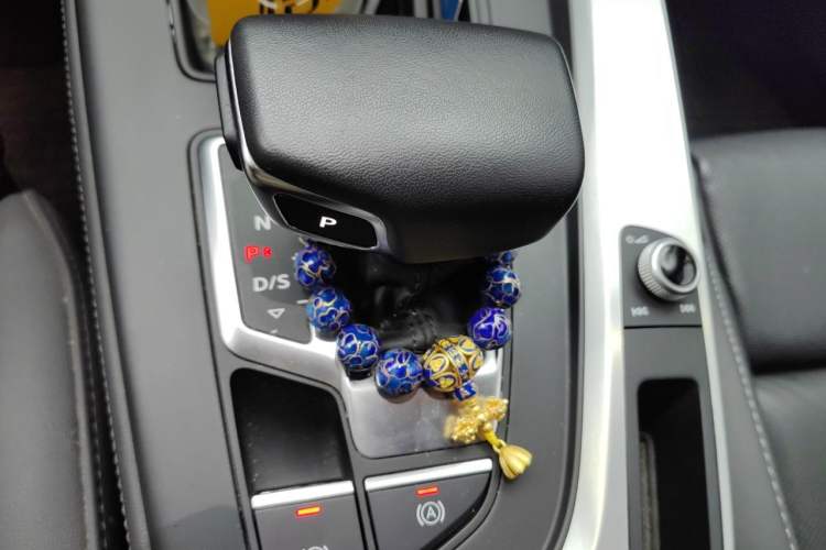 Used Audi A4L 2022 40 TFSI Luxury Dynamic Model Gear Lever