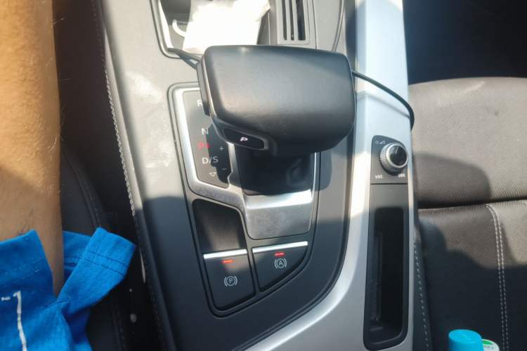 Used Audi A4L 2022 40 TFSI Luxury Dynamic Model Gear Lever