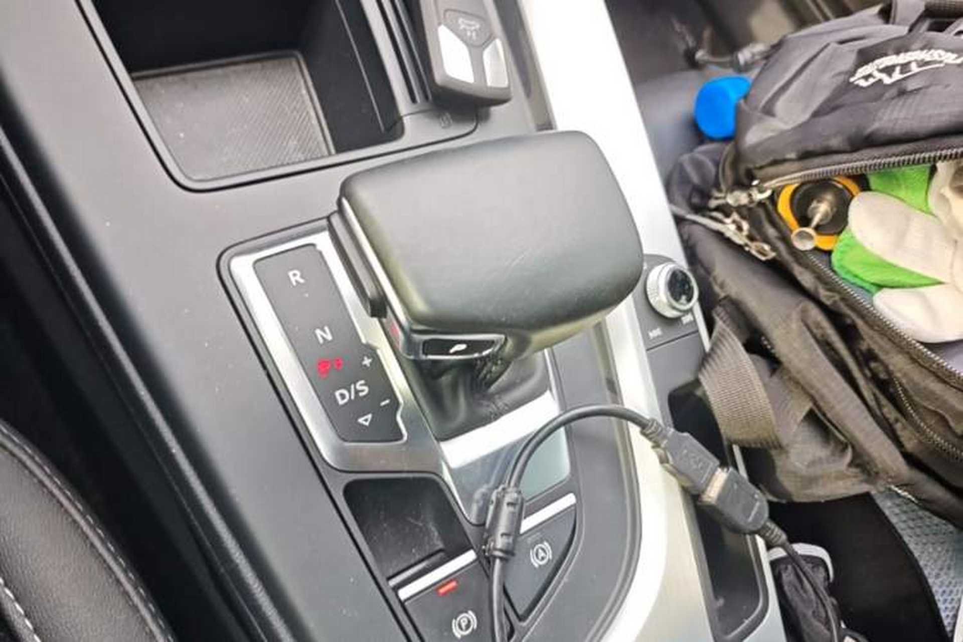 Used Audi A4L 2022 40 TFSI Fashion Dynamic Model Gear Lever