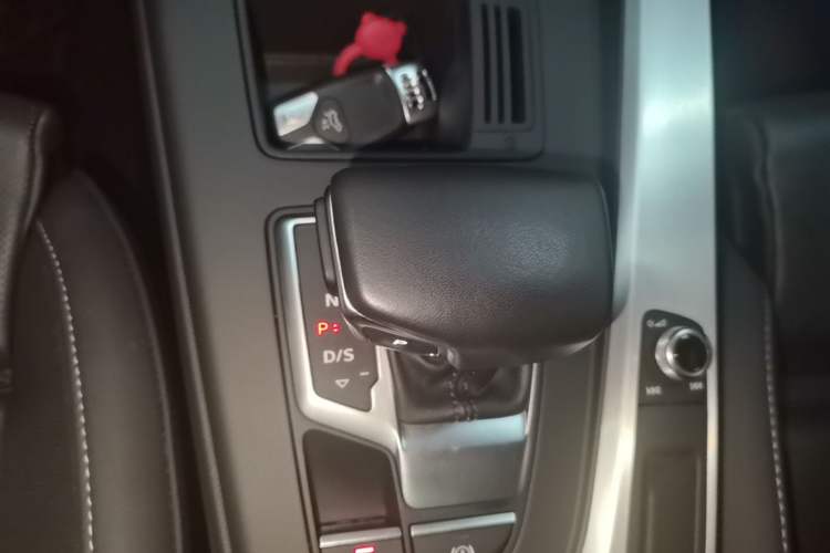 Used Audi A4L 2022 40 TFSI Fashion Dynamic Model Gear Lever