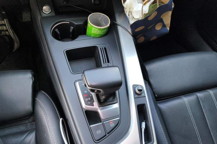 Used Audi A4L 2022 40 TFSI Luxury Dynamic Model Gear Lever