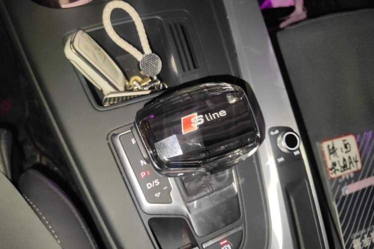 Used Audi A4L 2022 40 TFSI Fashion Dynamic Model Gear Lever