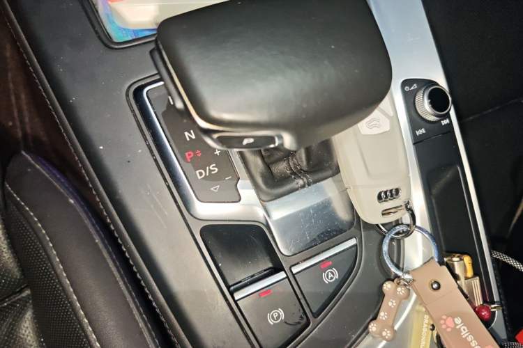 Used Audi A4L 2022 40 TFSI Luxury Dynamic Model Gear Lever