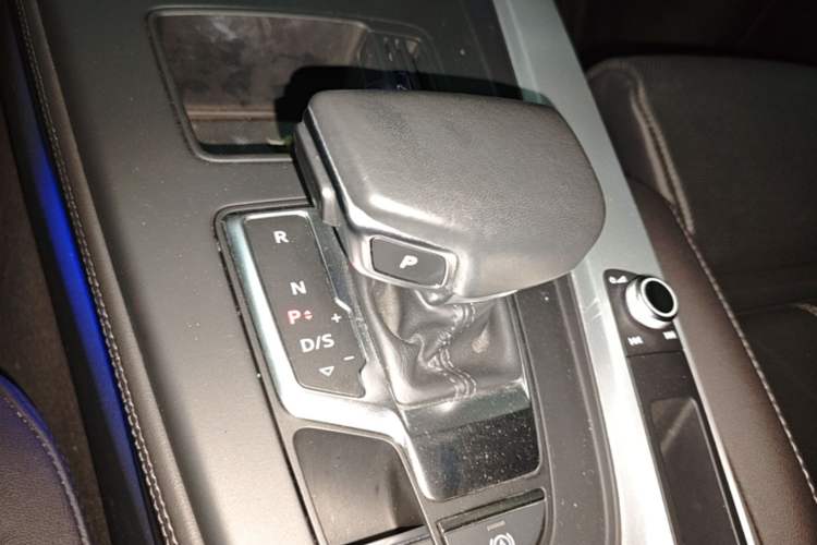 Used Audi A4L 2022 40 TFSI Luxury Dynamic Model Gear Lever