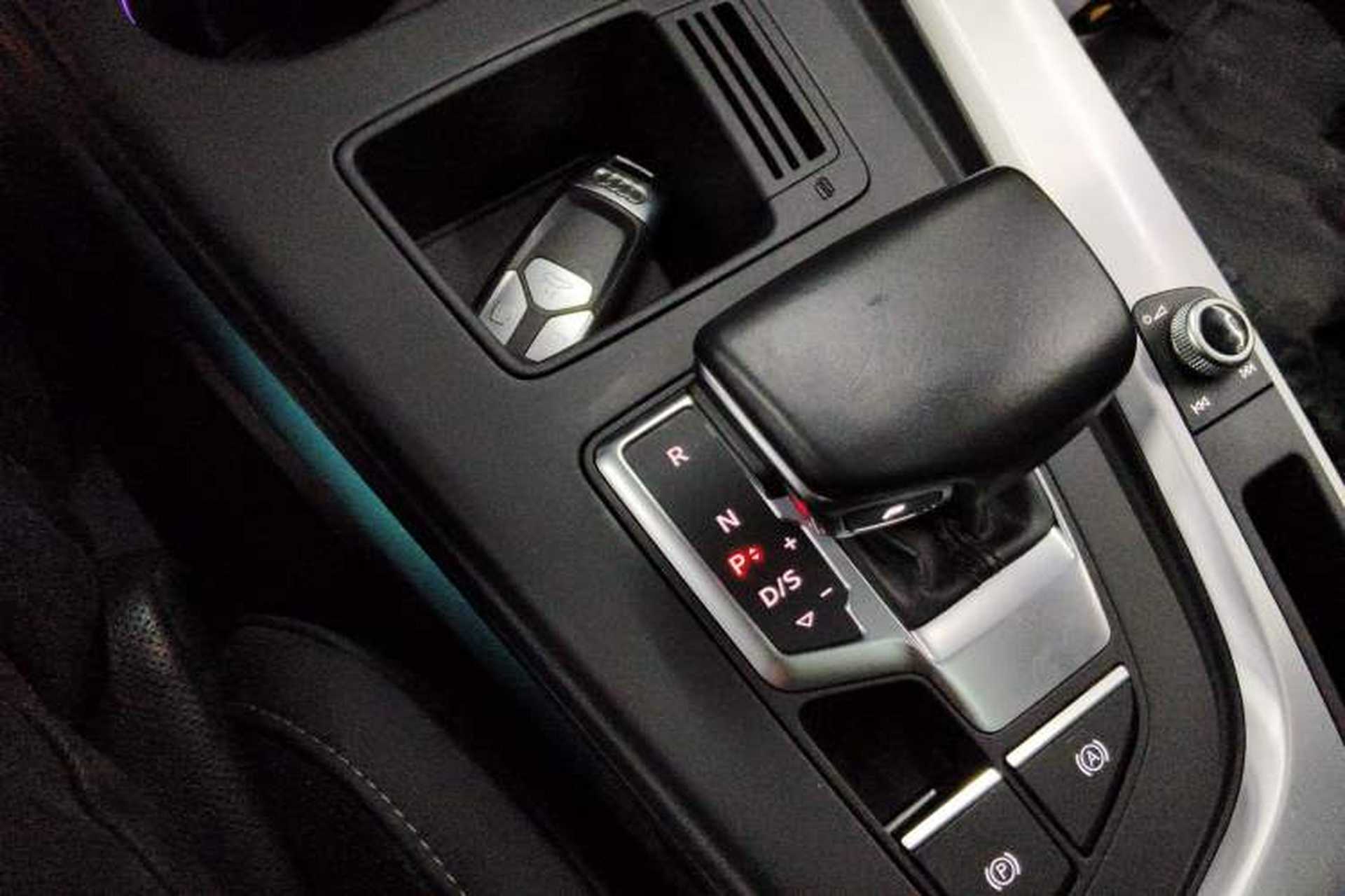 Used Audi A4L 2022 40 TFSI Luxury Dynamic Model Gear Lever
