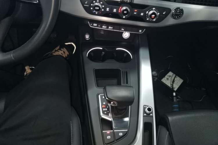 Used Audi A4L 2022 40 TFSI Fashion Dynamic Model Gear Lever