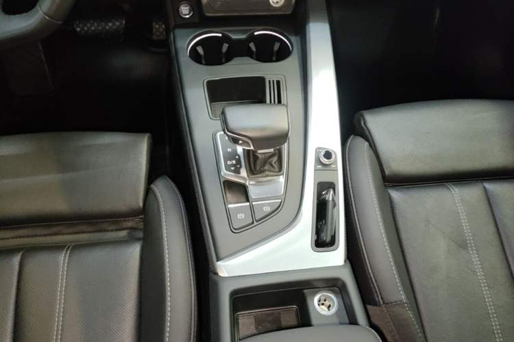 Used Audi A4L 2022 40 TFSI Luxury Dynamic Model Gear Lever