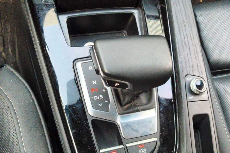 Used Audi A4L 2022 40 TFSI Luxury Dynamic Model Gear Lever