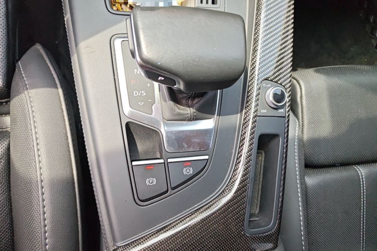 Used Audi A4L 2022 40 TFSI Luxury Dynamic Model Gear Lever