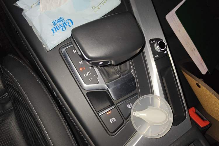 Used Audi A4L 2022 40 TFSI Luxury Dynamic Model Gear Lever
